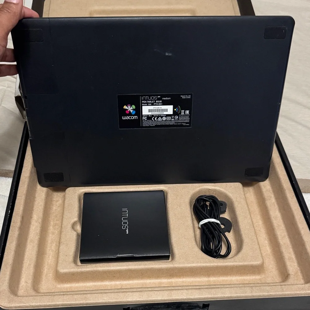 Intuos Pro Black Pen Tablet